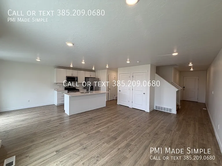 1356 S Windy Ridge Dr — Photo 2