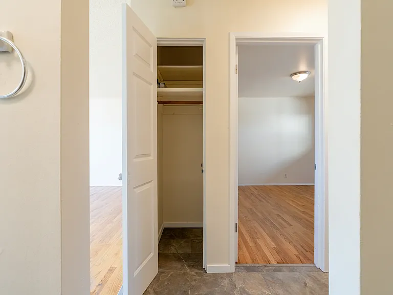 Lake Vista Apartments — Photo 17