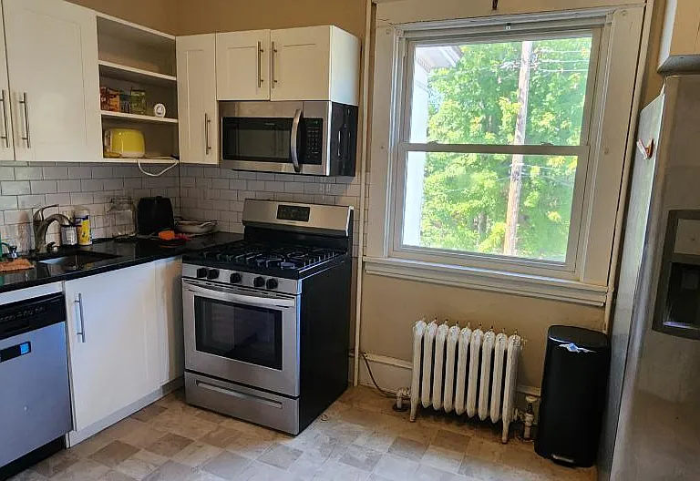 214 24th St W #2 — Photo 9