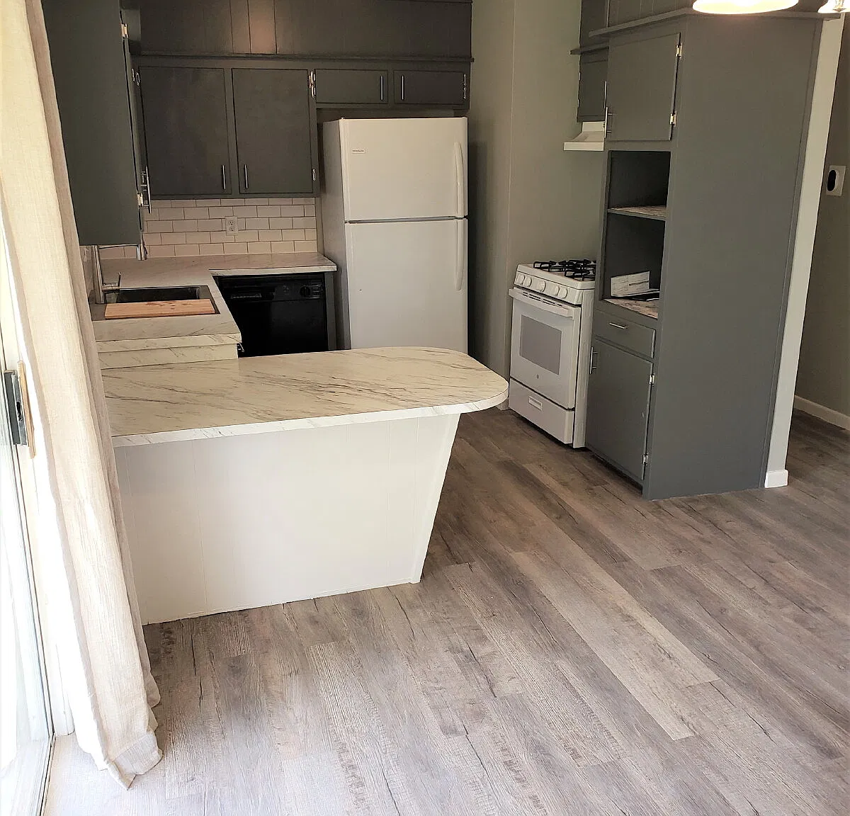 3 bed, 1.0 bath, 1122 sqft, $1,300 — Photo 4