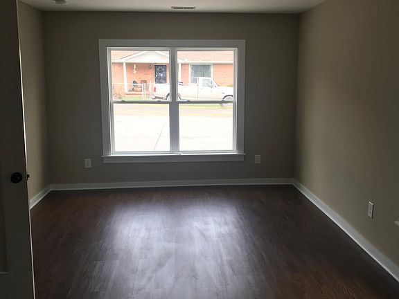 5th image of 500 Norton Ave