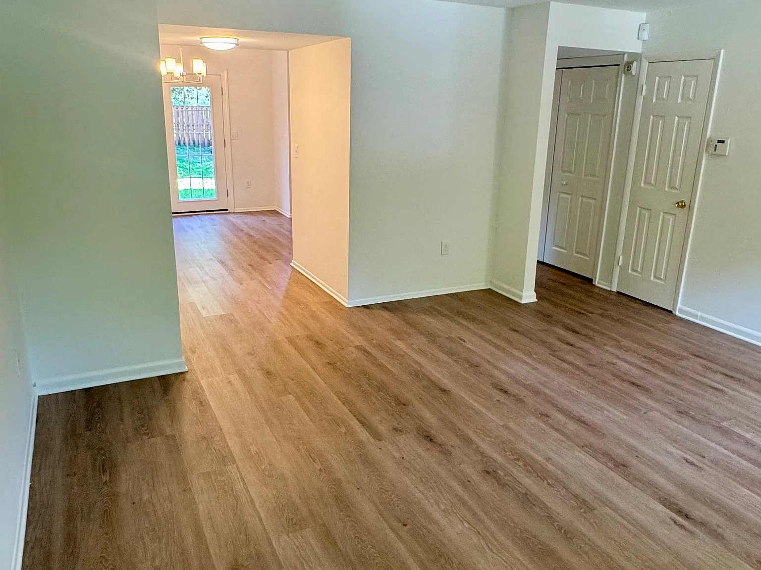 3 bed, 1.5 bath, 1280 sqft, $2,650 — Photo 2