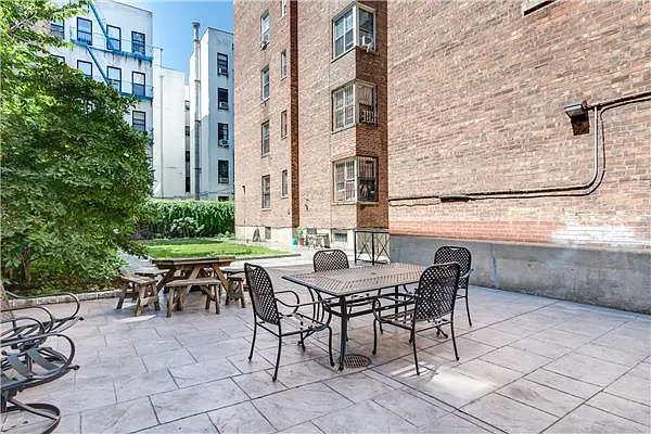 Rented by Century 21 Metropolitan | media 19