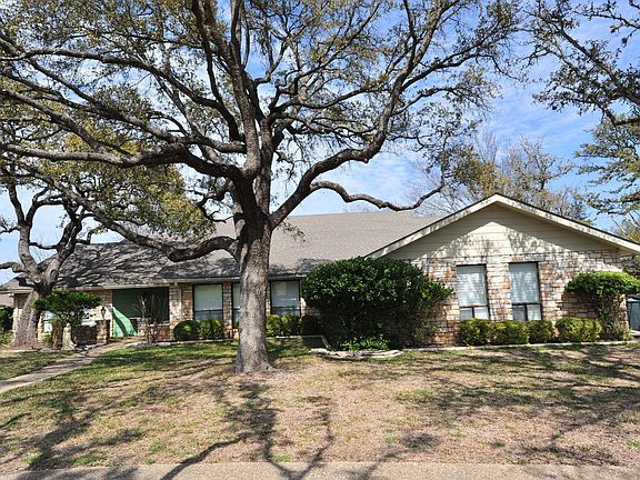 4th image of 214 Riverhill Blvd