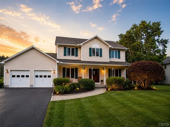 22 Chinook St, Pulaski, NY 13142