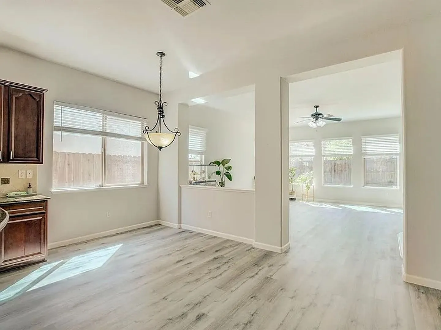 Spacious 5,600 Sq. Ft. Anatolia Home , Park Front , Pool, Gym & Clubhouse Access. — Photo 2