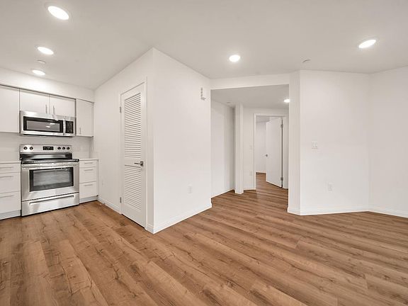 5th image of 11514 Cumpston St #403
