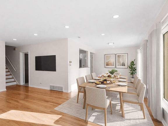 3rd image of 1042 W Central Rd