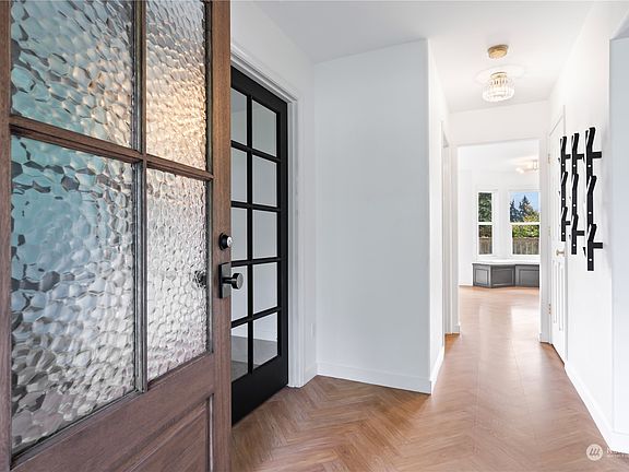 4th image of 9104 32nd Street E