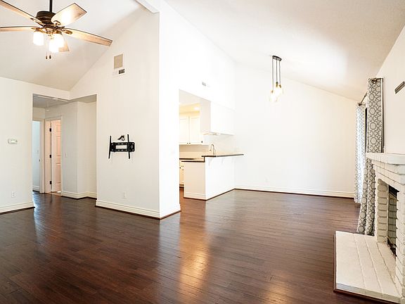 Living room, located upstairs