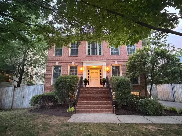 2904 4th St N, Arlington, VA 22201