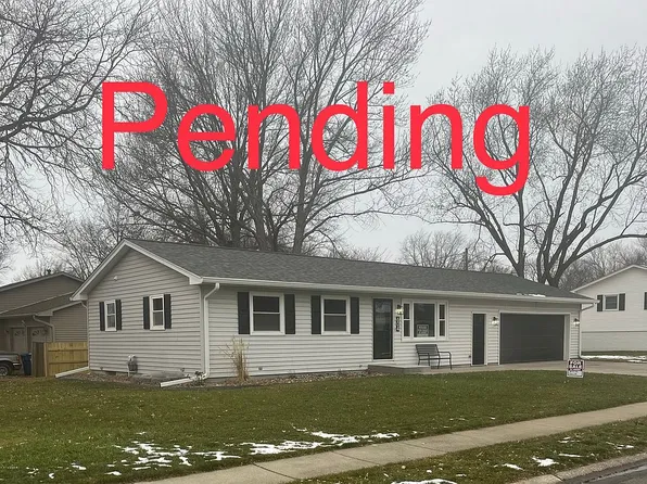 604 S 3rd St, Eldridge, IA 52748