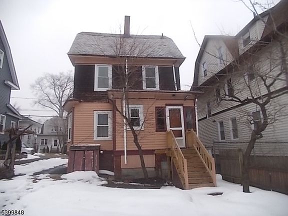 3rd image of 104 Riggs Pl