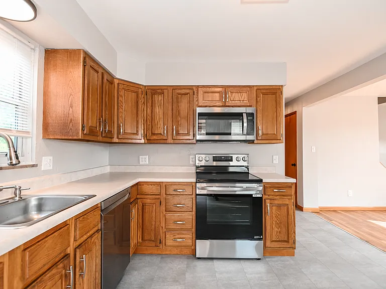 406 Irwin Ln — Photo 15