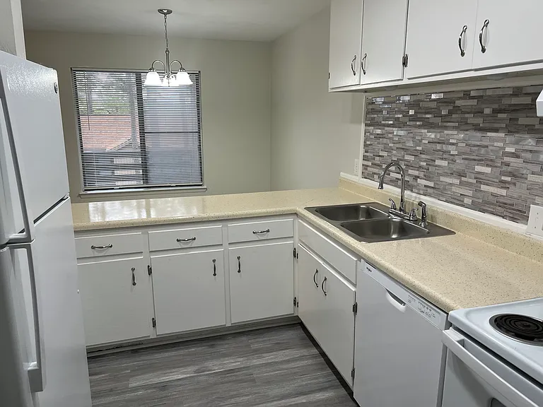 2660 N Point Ln #B — Photo 9