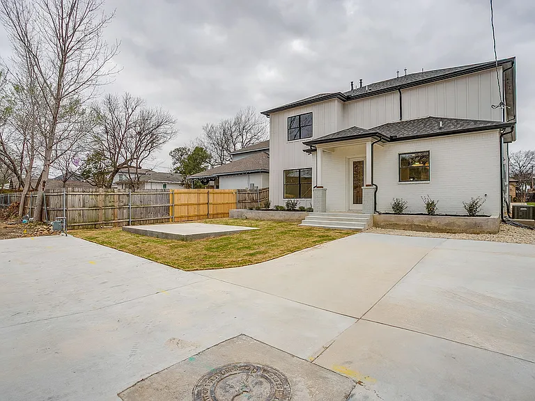 2705 Gordon Ave — Photo 32