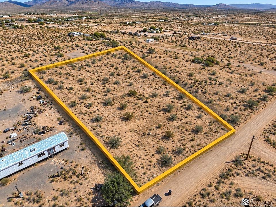 2nd image of 65812 E Tamarisk Rd