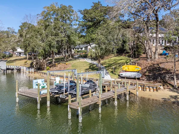 912 Woodbriar Ct, Fort Walton Beach, FL 32547