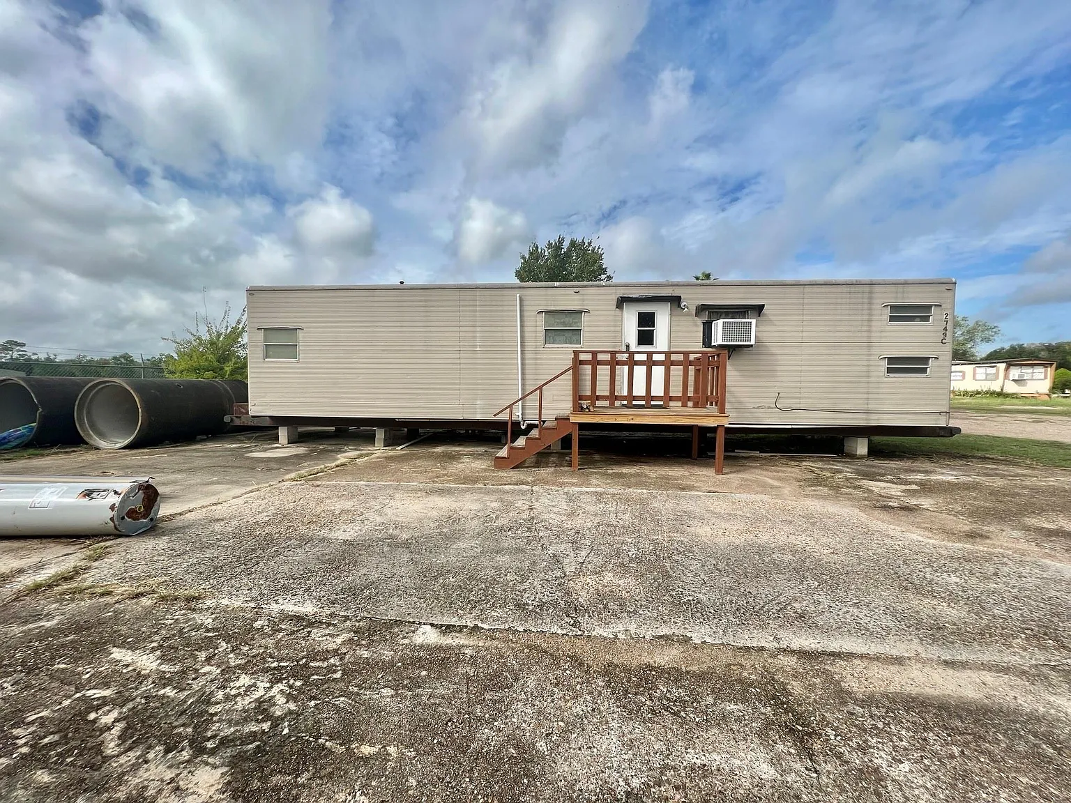 2 bed, 1.0 bath, 896 sqft, $880 — Photo 1