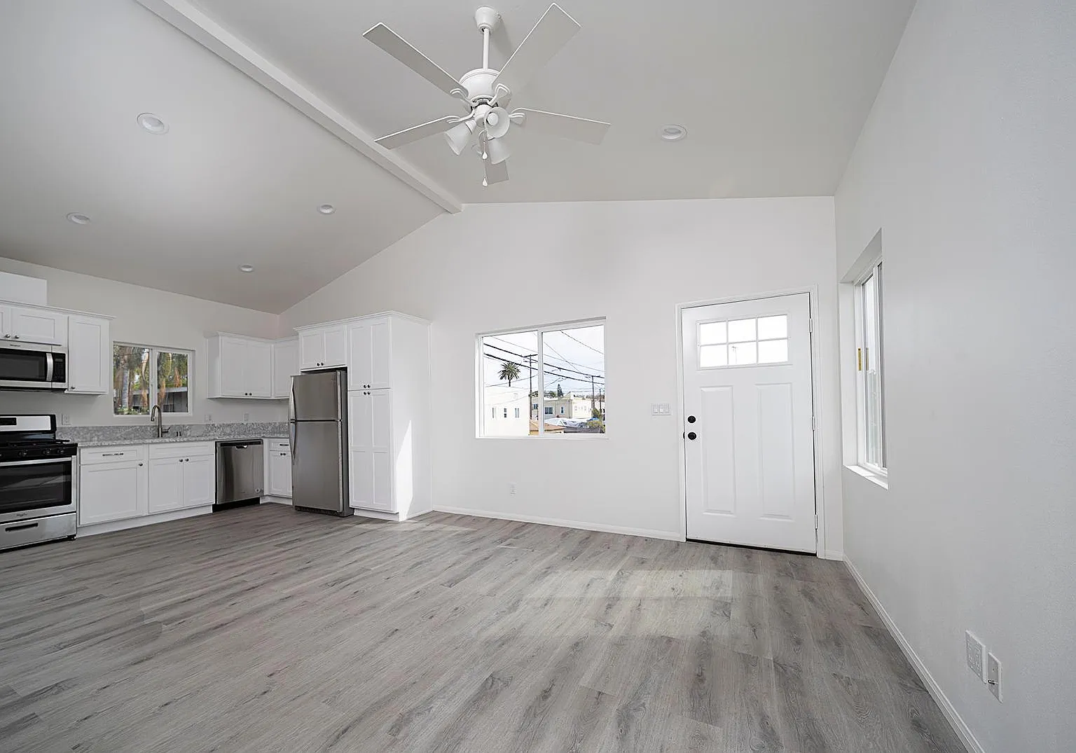 2 bed, 746 sqft, $2,595 — Photo 3