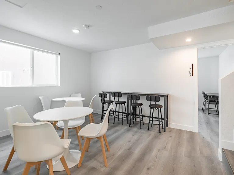 1360 W 35th St — Photo 5