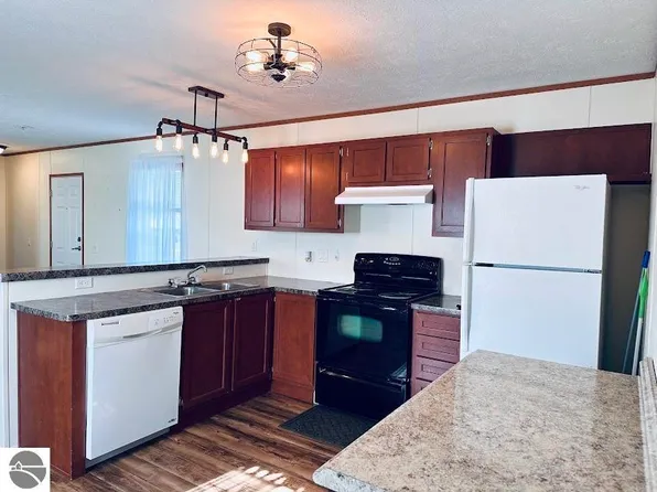 316 E Church St, Mesick, MI 49668
