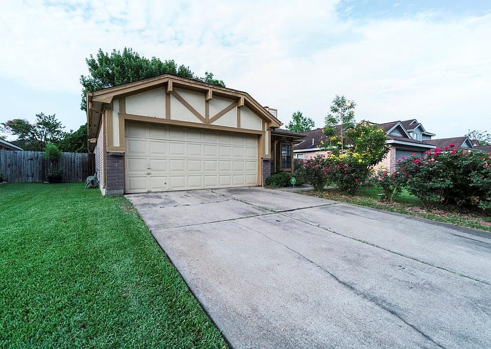 1st image of 15526 Scenic Haven Dr