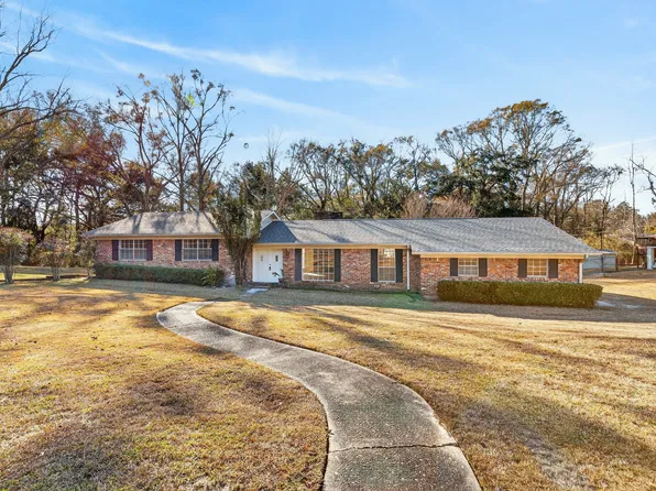 921 Jemison Dr, Saraland, AL 36571