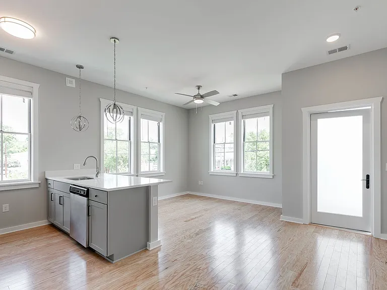 2416 Jefferson Ave — Photo 46