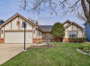 27W368 Chartwell Dr, Winfield, IL 60190