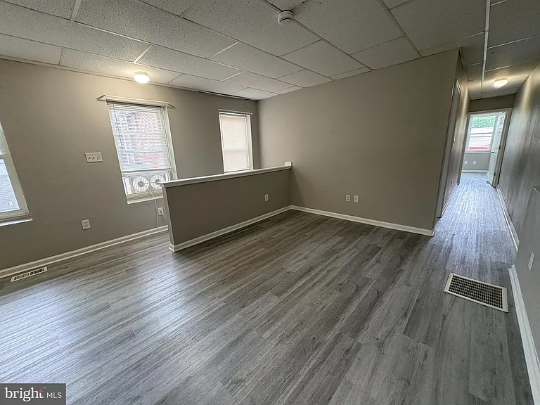 80 Alden Ave — Photo 3