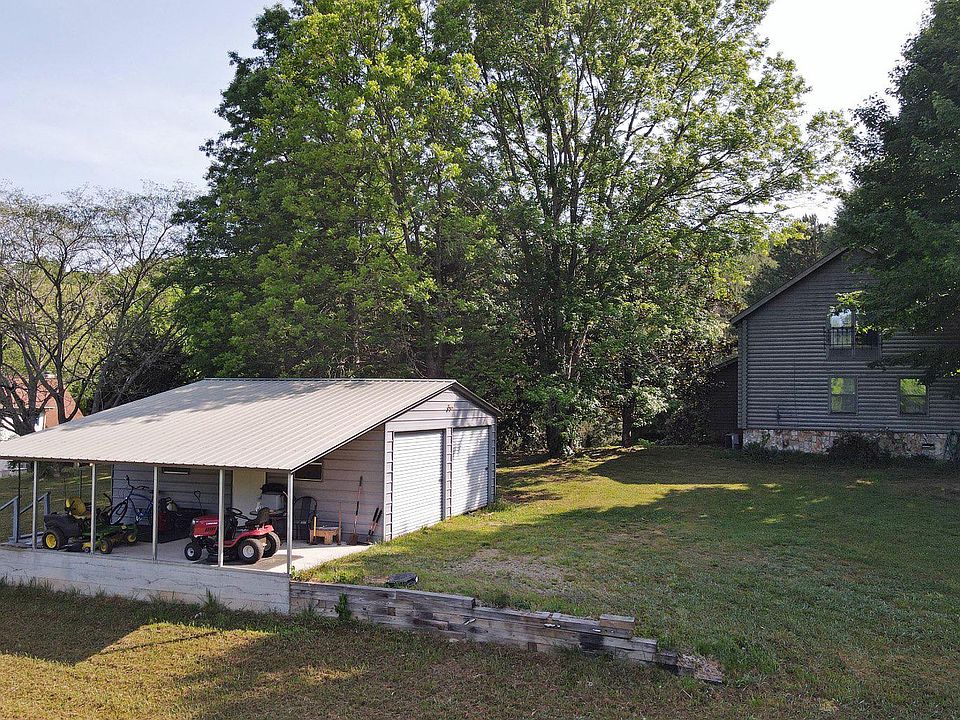 1st image of 275 Robert Hull Ln