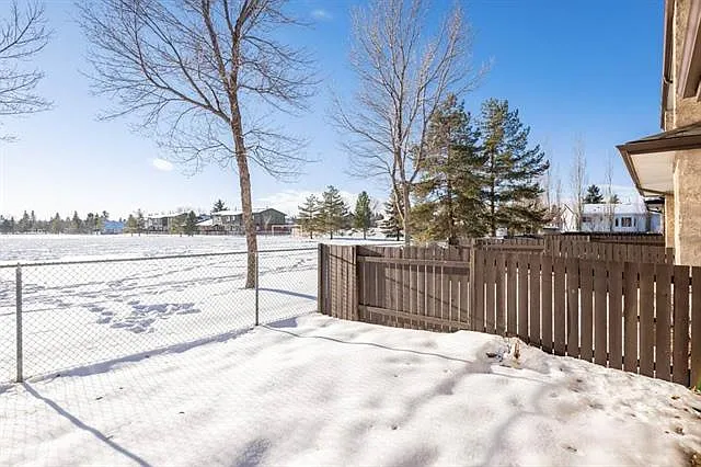 3 Bed 1.5 Bath Townhouse South Edmonton For Rent — Photo 4