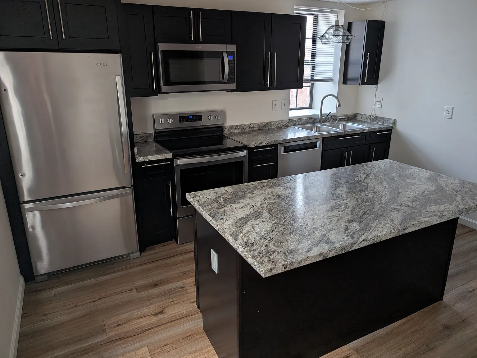 3 bed, 1900 sqft, $1,950 — Photo 1