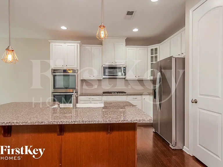 3174 Helmsley Ct — Photo 6