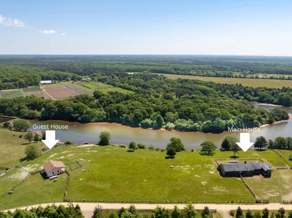 104 Pond View Farm Rd, West Tisbury, MA 02575