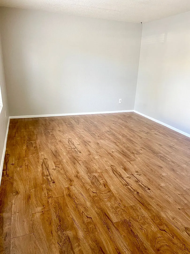 Building Photo - 1402 E Guadalupe Rd #150