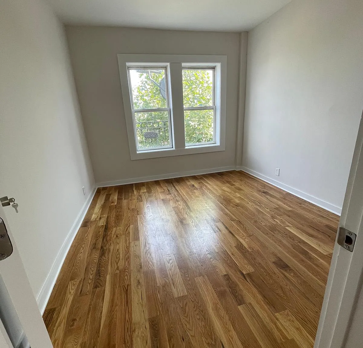 2 bed, 500 sqft, $1,950 — Photo 2