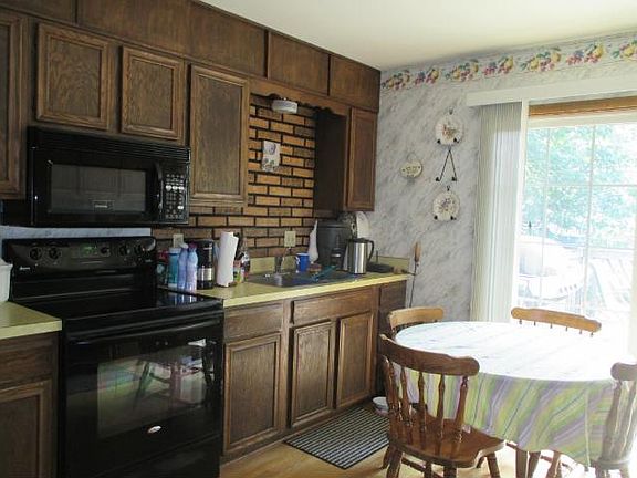 4th image of 1402 Meadowmoor Dr NE