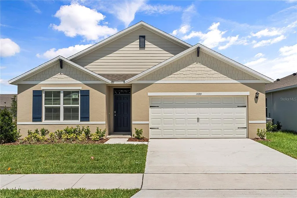 4 bed, 2.0 bath, 1828 sqft, $2,600 — Photo 1