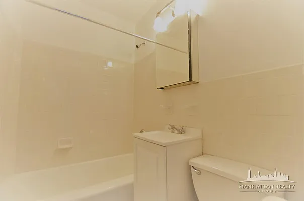 Rented by Manhattan Realty Group | media 3