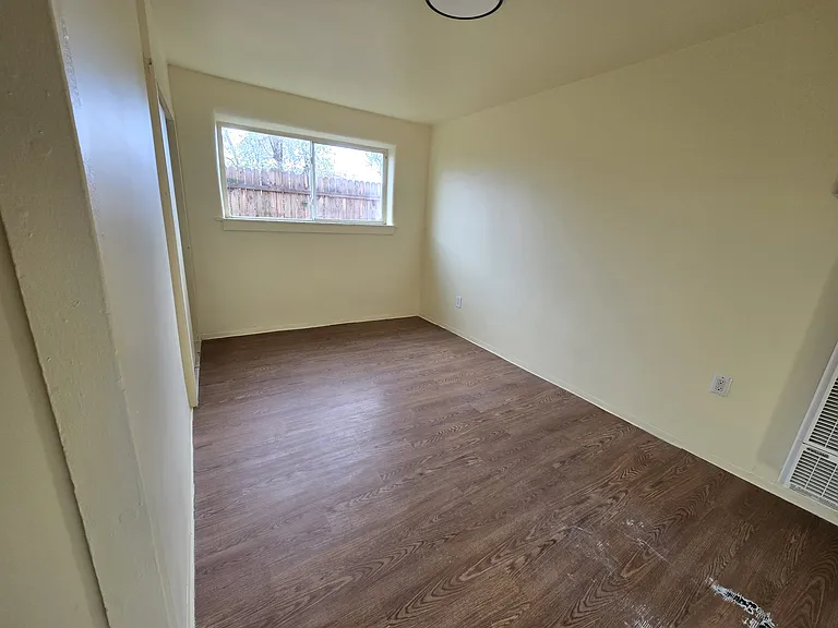 1017 Hickox St #B — Photo 9
