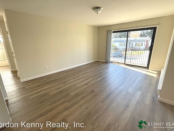 3rd image of 390 Alida Way #2