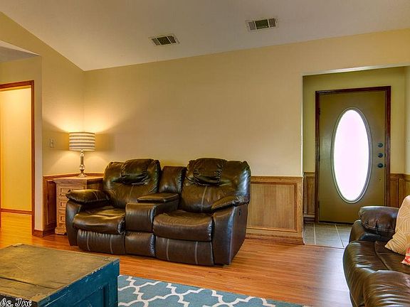 4th image of 1 Hickory Oak Ln