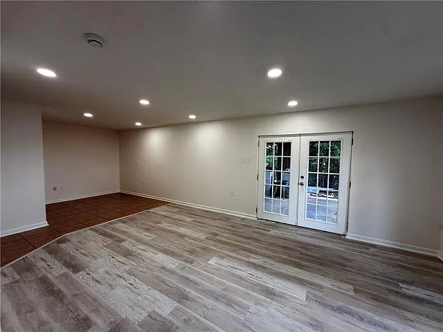 903 E Saint Bernard Hwy — Photo 5