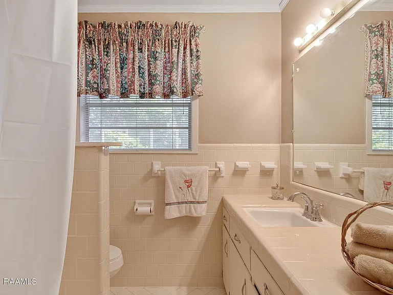 115 Brighton Dr — Photo 14