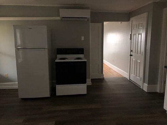 4th image of 117 1/2 High St #117-1/2