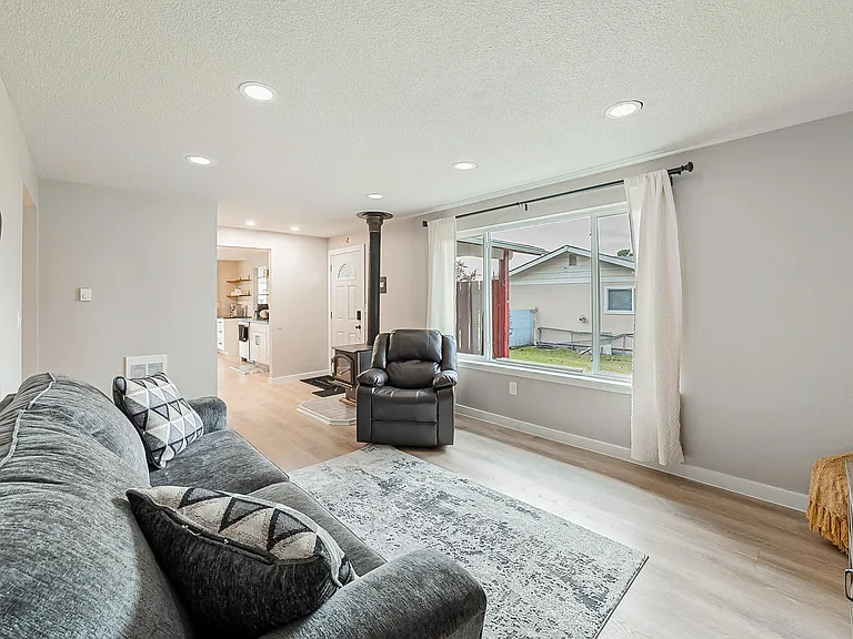 8419 Quinault Dr NE — Photo 25
