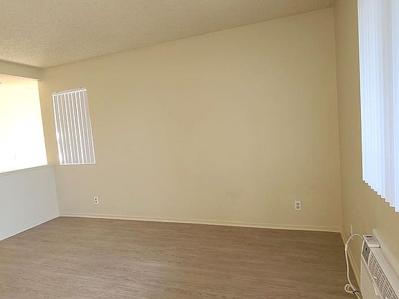 4th image of 302 S Newhope St APT 1