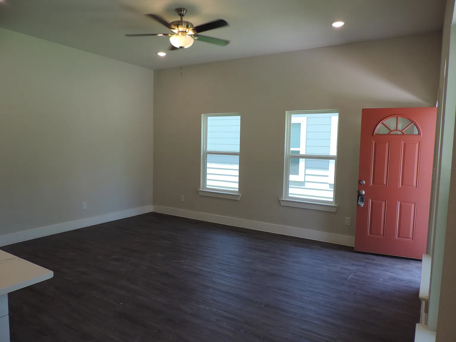 900 W Florence St — Photo 2